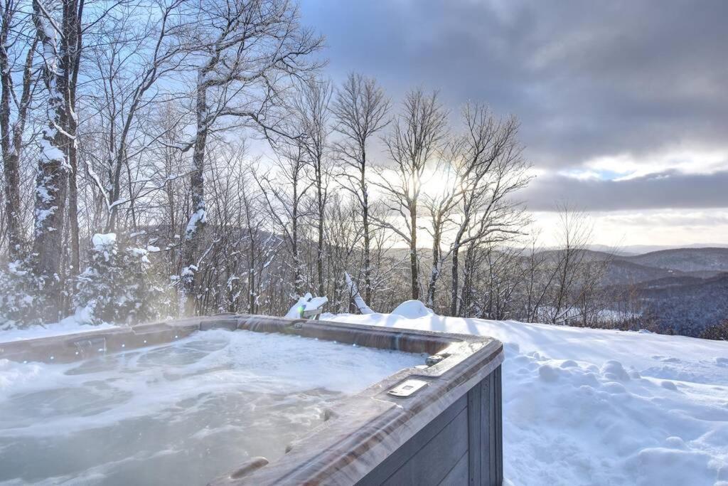 הוילה Saint-Faustin Ski-In/Car-Out, Hot Tub With Amazing Sunset View מראה חיצוני תמונה